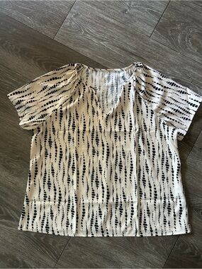 SHEIN Cream Short-Sleeve V-Neck Blouse with Black Dot Stripe Print